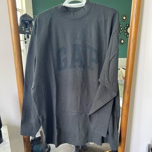 Yeezy gap, collaboration shirt